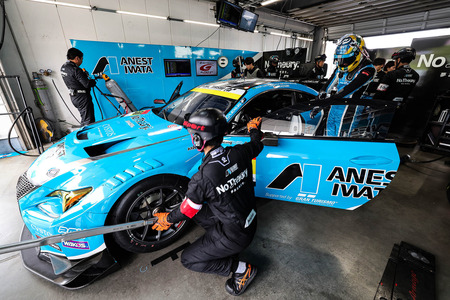 ANEST IWATA Racing RCF GT3赛车。赛程上两个月的间隔时间让车队有机会借用模拟器来分析并测试他们的赛车设置