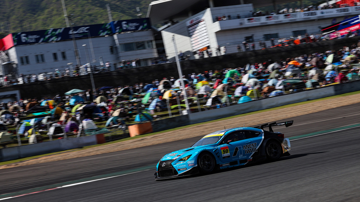 ANEST IWATA Racing RC F GT3在排位赛中表现欠佳。观赛者们在赛道旁扎起帐篷,设置了许多露营风观赛位,富士高速赛道官方的露营风观赛方式是在2017年SUPER GT的第5轮时首创的。
